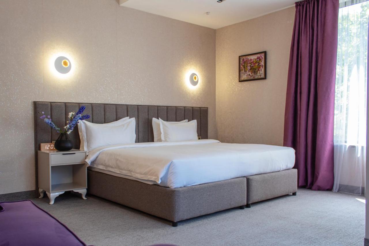 Orient Hotel בישקק מראה חיצוני תמונה