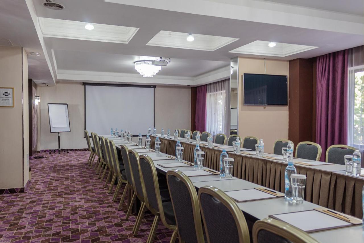 Orient Hotel בישקק מראה חיצוני תמונה