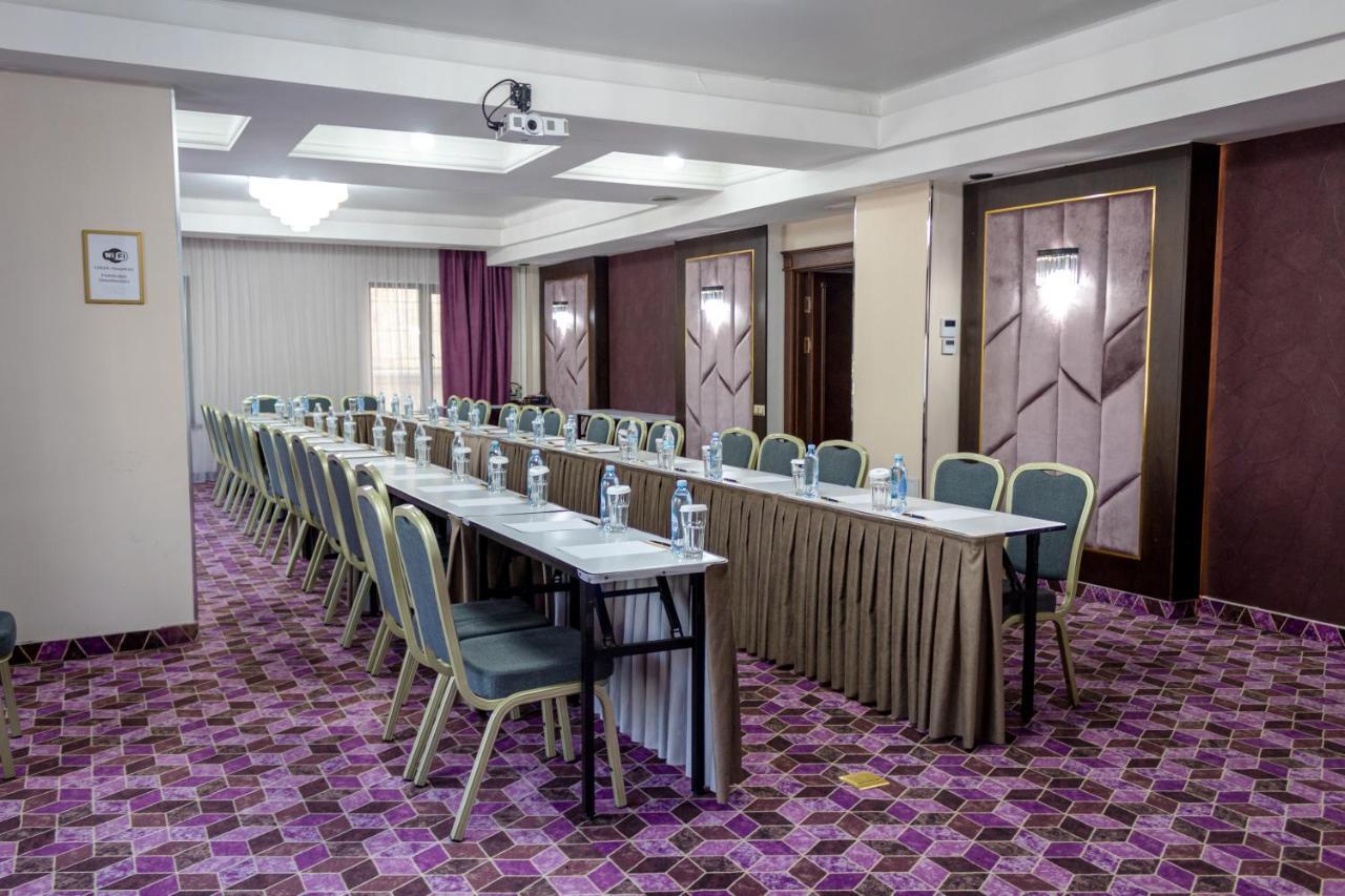 Orient Hotel בישקק מראה חיצוני תמונה